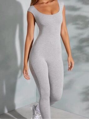 Sabrina Open Back Scoop Neck Jumpsuit in Marbled Grey